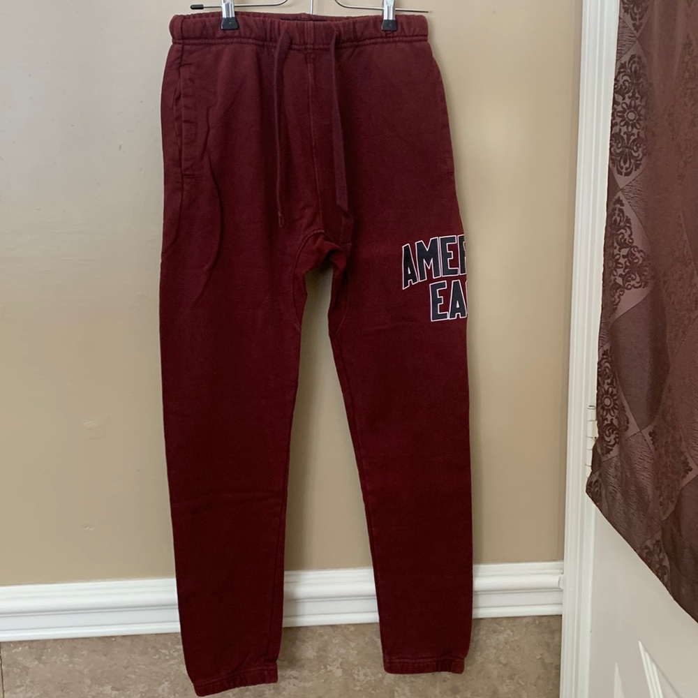 American Eagle sweatpants / joggers. Burgundy. Mens Small